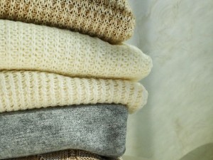Как Eco Vibe спасява пуловерите и якетата: Пране на обемни дрехи без остатъци и разтягане